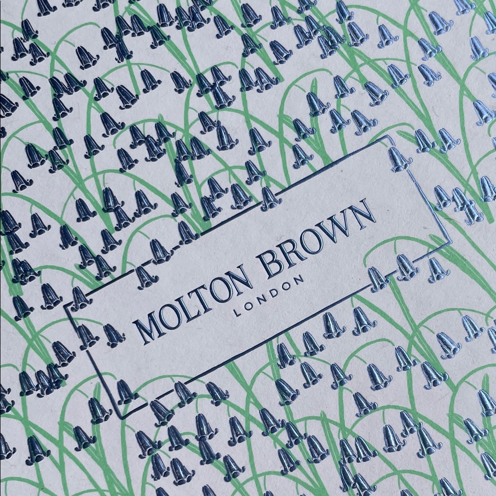 Molton Brown Bluebell & Wild Strawberry Travel Collection Gift Set - Picture 11 of 13